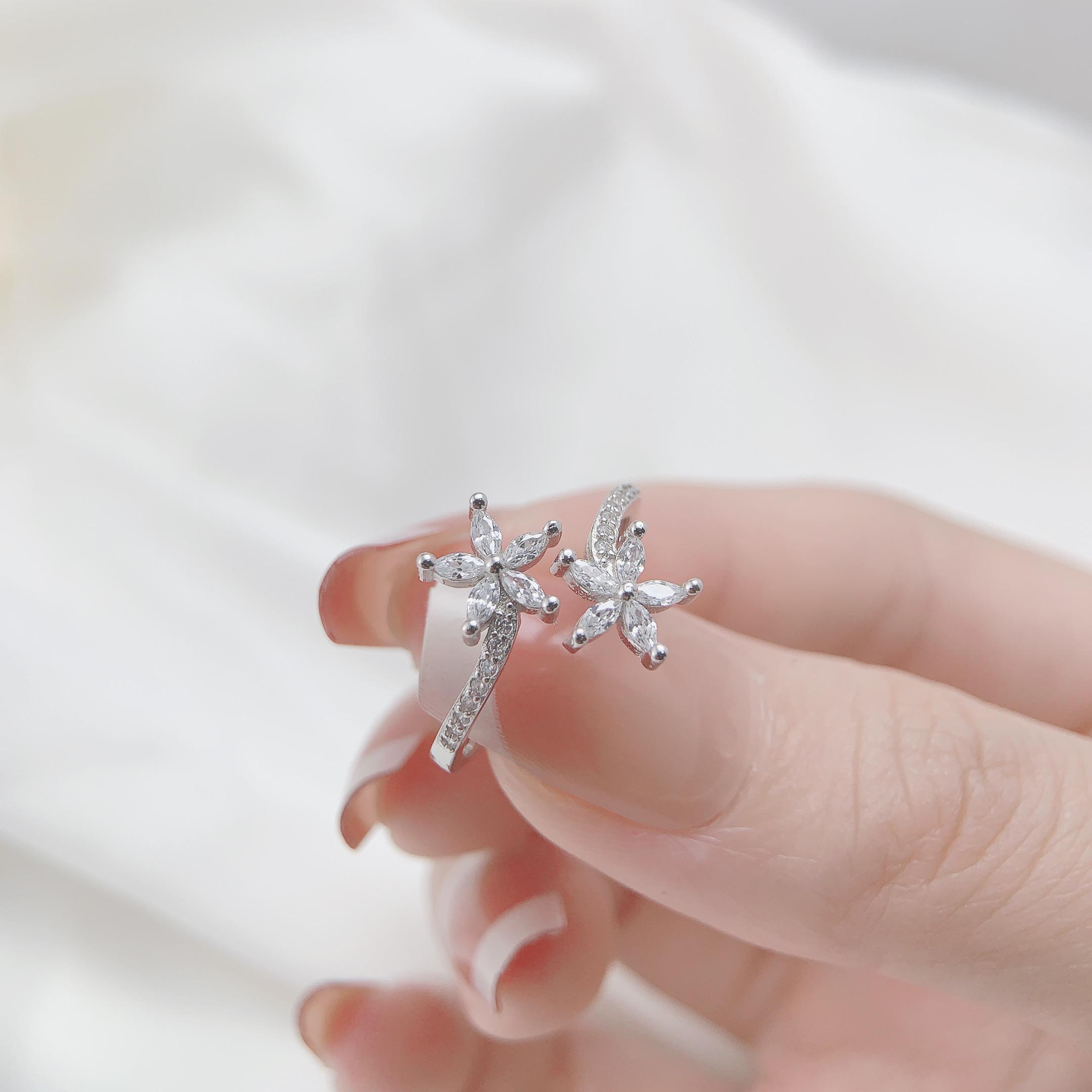Jasmine Flower Moissanite Ring
